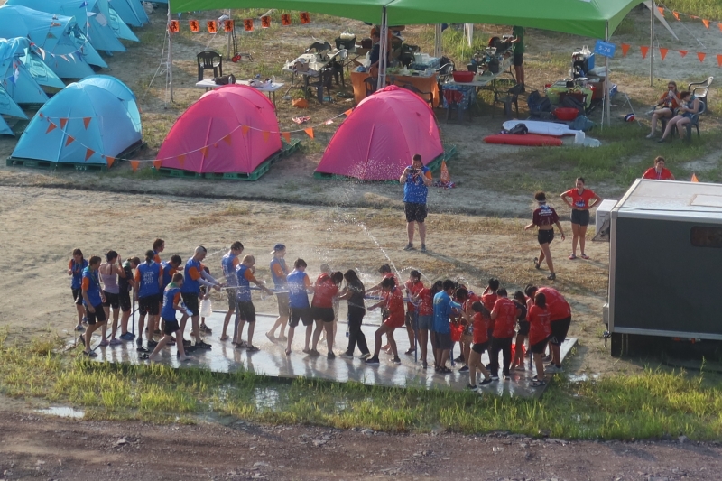 Scouts on Aug. 6 cool off by splashing water at the campsite of the 25th World Scout Jamboree in Saemangeum. 