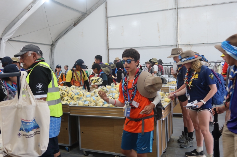 World Scout Jamboree participants on Aug. 7 visit the souvenir shop in Saemangeum featuring items like the doll of the event's tiger mascot Saebeomi.