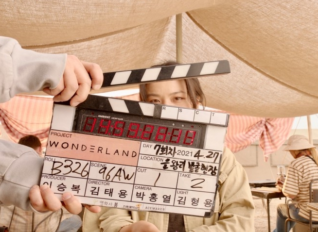 Behind-the-scenes of the film, Wonderland.