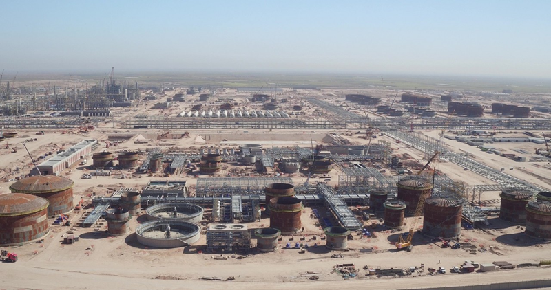 The value of overseas orders won by domestic builders this year has exceeded USD 30 billion for the fifth consecutive year. Shown is a refinery construction project in Karbala, Iraq. (International Contractors Association of Korea)  