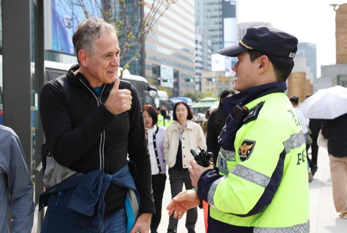 Thumbs up to officer on Police Day