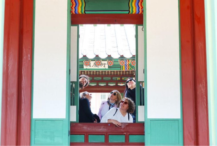Early spring tour of Changdeokgung Palace's interior