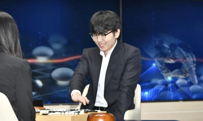 Shin-fully sweet: Go champ rallies to beat AI bot in 3-game series