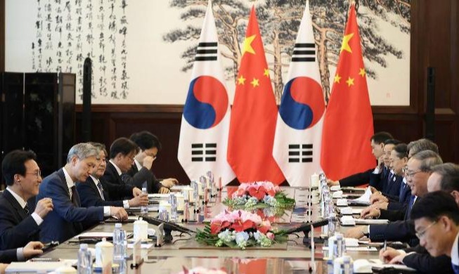 PM, China agree to expand exchanges, boost strategic relationship