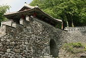 CNN reports on Korea's ancient fortress wall 