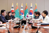 Korea, Turkmenistan hold summit talks