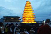 Pagoda lantern lights up central Seoul