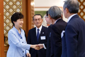 Korea, Japan continue close economic partnership: president