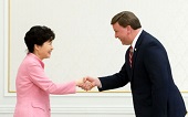 President Park meets US House lawmakers