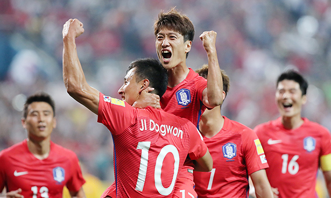 Cheers for Korea-China match resonate around Seoul World Cup Stadium