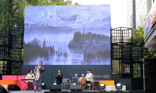 Traditional, modern performances come to central Seoul