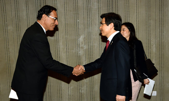 Korea discusses cooperation with Peru, APEC