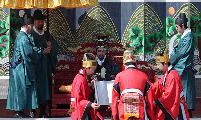 Korean Empire proclamation reenacted at Deoksugung