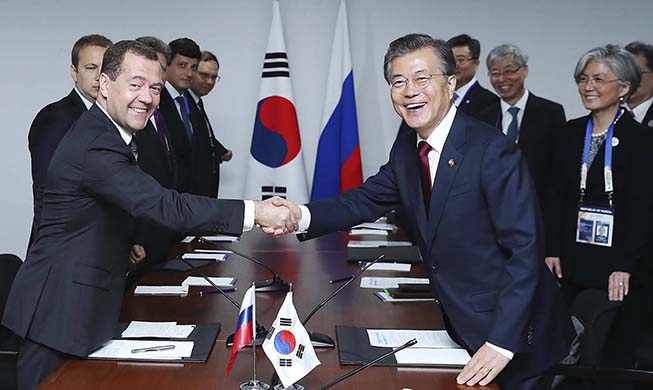 President Moon meets Russian PM