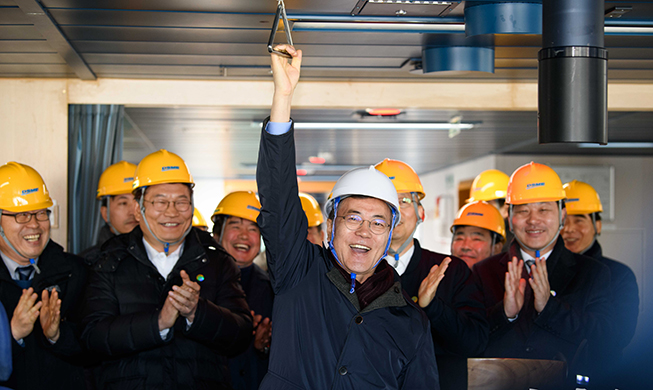 Korea to become shipbuilding leader again: president