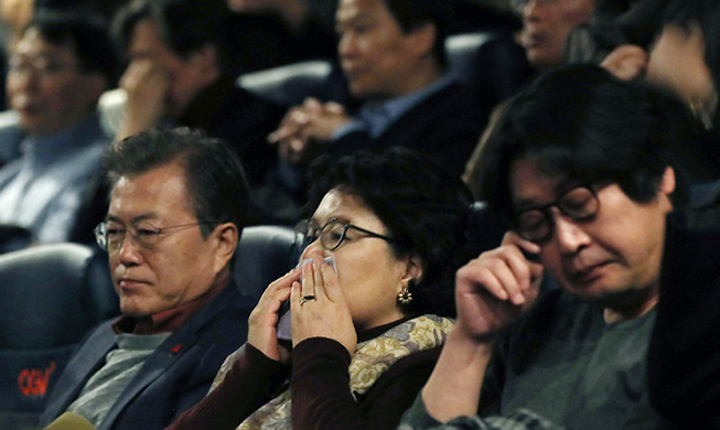 President Moon watches film about 1987 pro-democracy movement