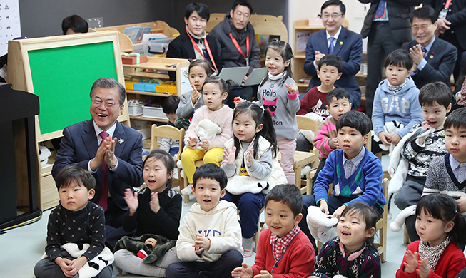 President Moon vows to strengthen public childcare