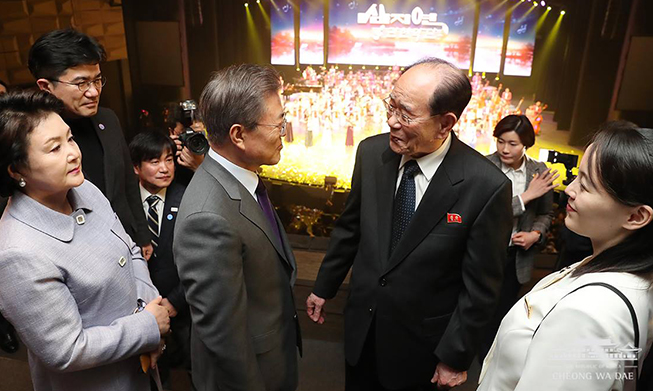 President Moon, NK delegation enjoy Samjiyon performance