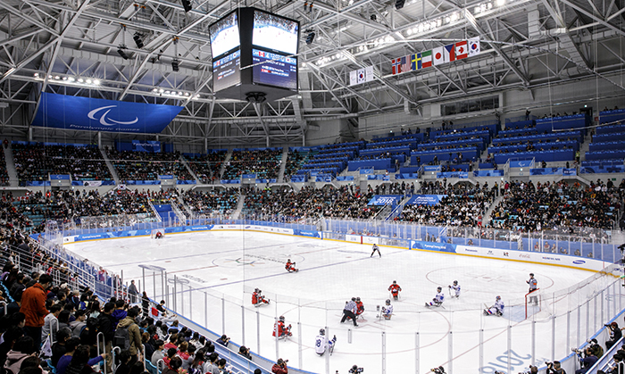 Paralympic fans cheer for ice hockey