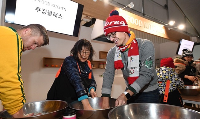 Record visits to food pavilion in Pyeongchang