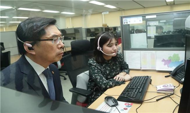 Immigration call center marks 10th year