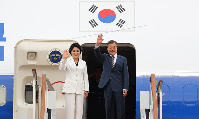 President Moon heads to Washington for talks