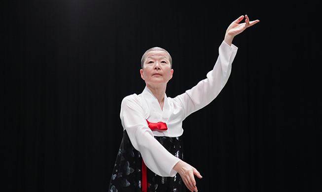 Choreographer Ahn Eun-me to stage cross-border NK dance