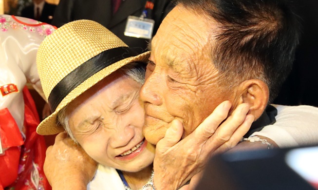 War-separated families reunited after 65 years