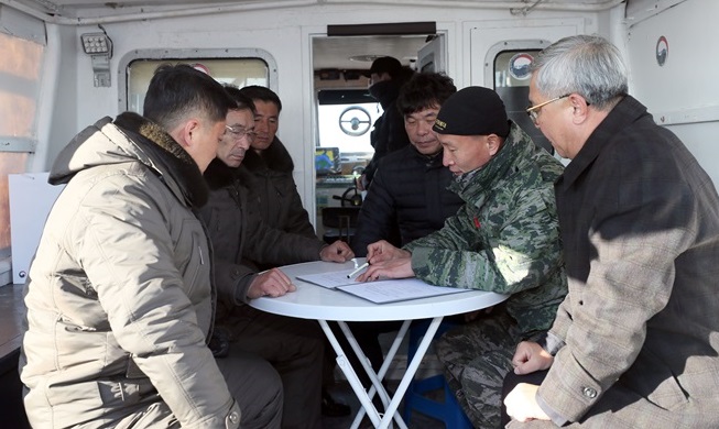 Two Koreas proceed with joint projects in waterways, forestry