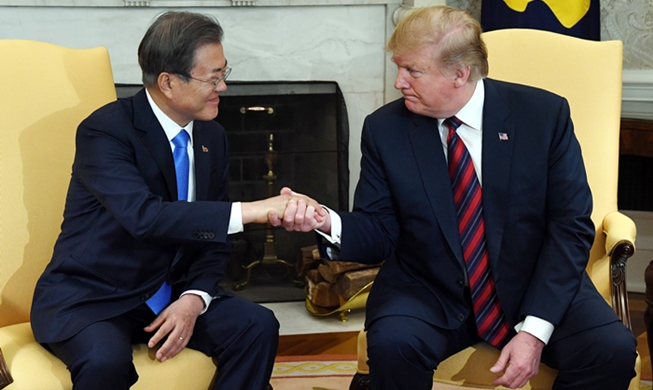 Presidents Moon, Trump agree on top-down approach for denuclearization