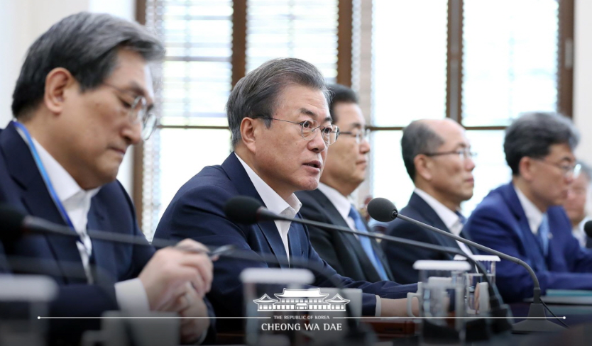 Opening Remarks by President Moon Jae-in at Meeting with His Senior Secretaries