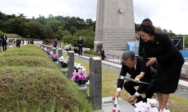 Gwangju marks 39th anniversary of pro-democracy movement