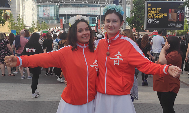 Fans display fashion kaleidoscope at BTS' Wembley concert