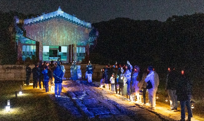 Exploring Joseon royal tombs at night with king's dear cat