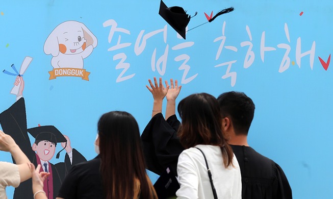 [Korea in photos] Noncontact graduation ceremony amid pandemic