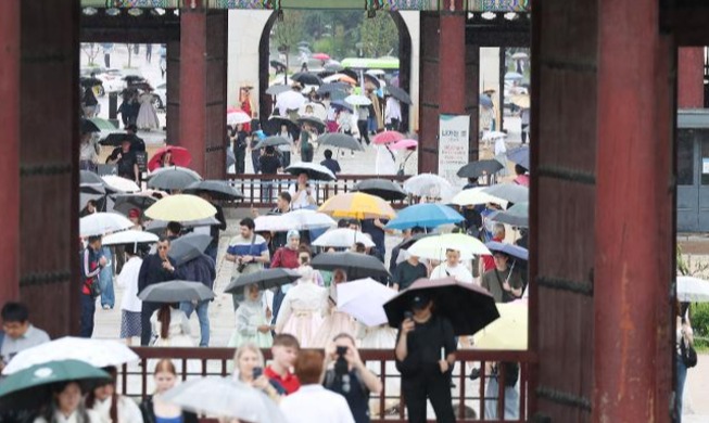 No visa fee for group visitors from 6 nations extended to Dec. 31
