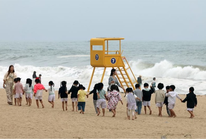 Children explore Gyeongpo Beach on east coast