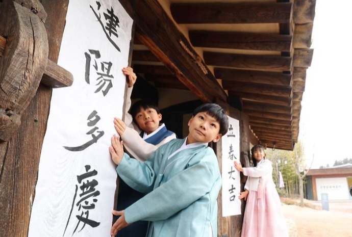 Traditional greetings for spring's arrival