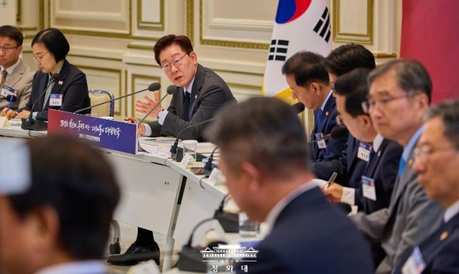 Record 2027 gov't budget to focus on semiconductors, AI, youth