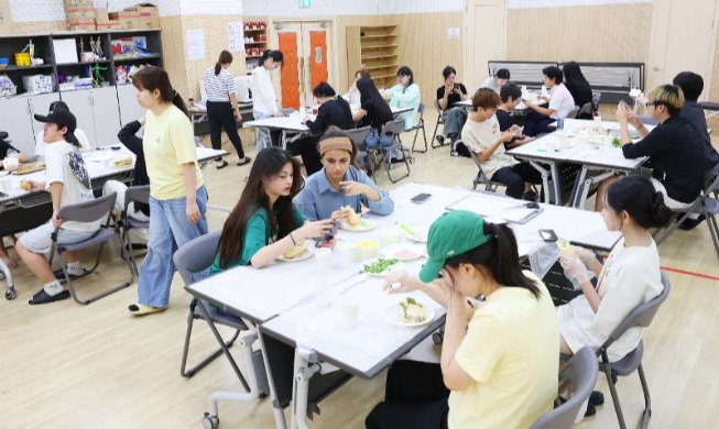 Parents of foreign youths can stay in Korea until latter turn 24