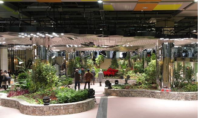 Underground solar-powered garden opened at Seoul subway station