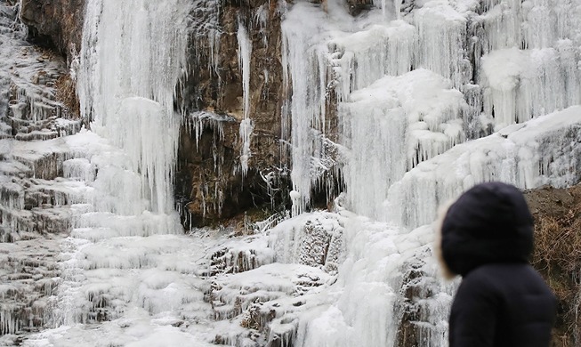 Frozen artificial waterfalls at Seoul stream