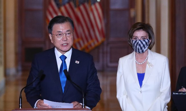 President Moon visits Arlington cemetery, speaks to Congress members