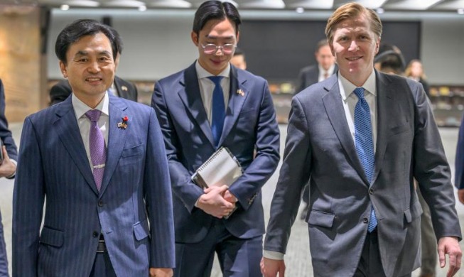 US official calls Korea 'model ally,' holds talks with 2 ministers