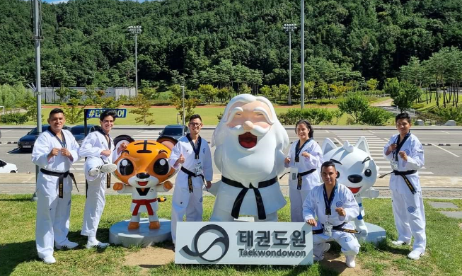 2 Bolivians undergo advanced taekwondo training in Korea