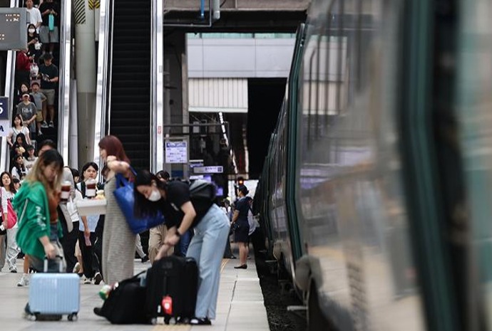 Hometown bound from Seoul Station