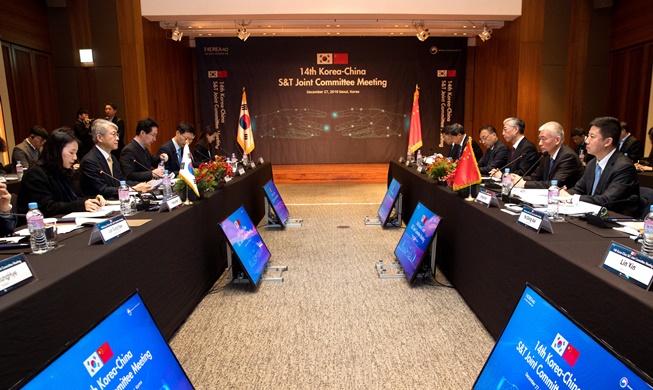 Korea, China to boost cooperation in bio sector, carbon research and sci-tech