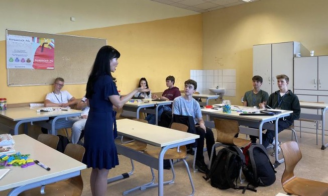 German high school offers Korean as language elective