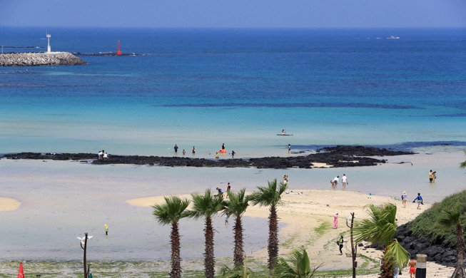 [Korea in photos] Beaches on Jeju Island opened