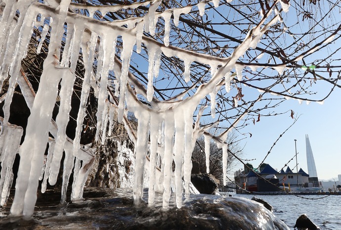 Icicles from cold wave